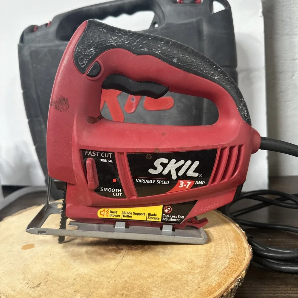 Skil Saw Model 4380 Orbital Jig Saw & Carrying Case - Works Great